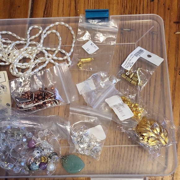 Jewelry making supplies. - Picture 6 of 12